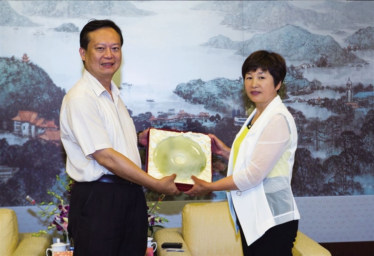 潘云芳会见中国国民党宜兰县党部参访团--溧阳日报