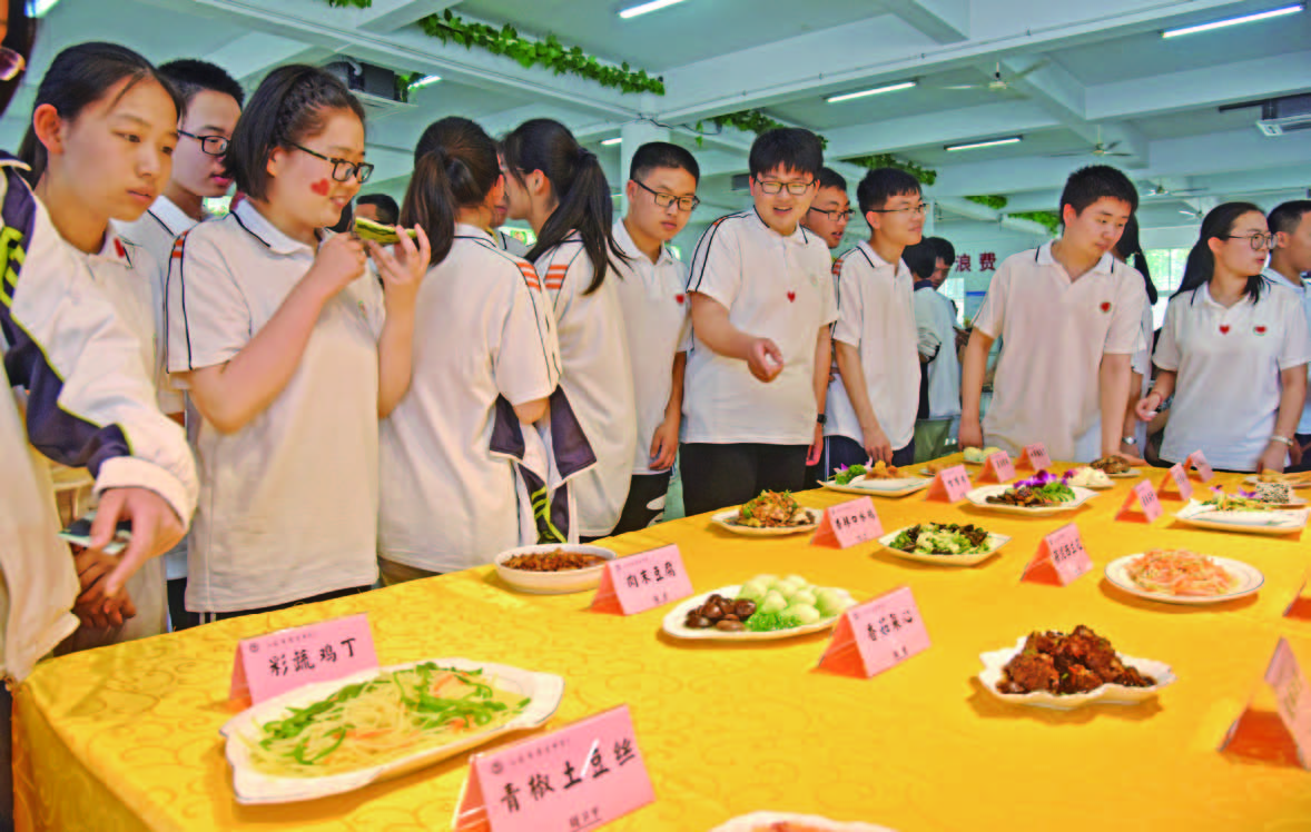 由省溧中,新華廚餐飲有限公司聯合主辦的首屆美食節活動在該校食堂