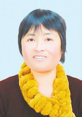 张素英,女,1958年9月出生,中共党员,高中学历,海复镇搬场村计生专干