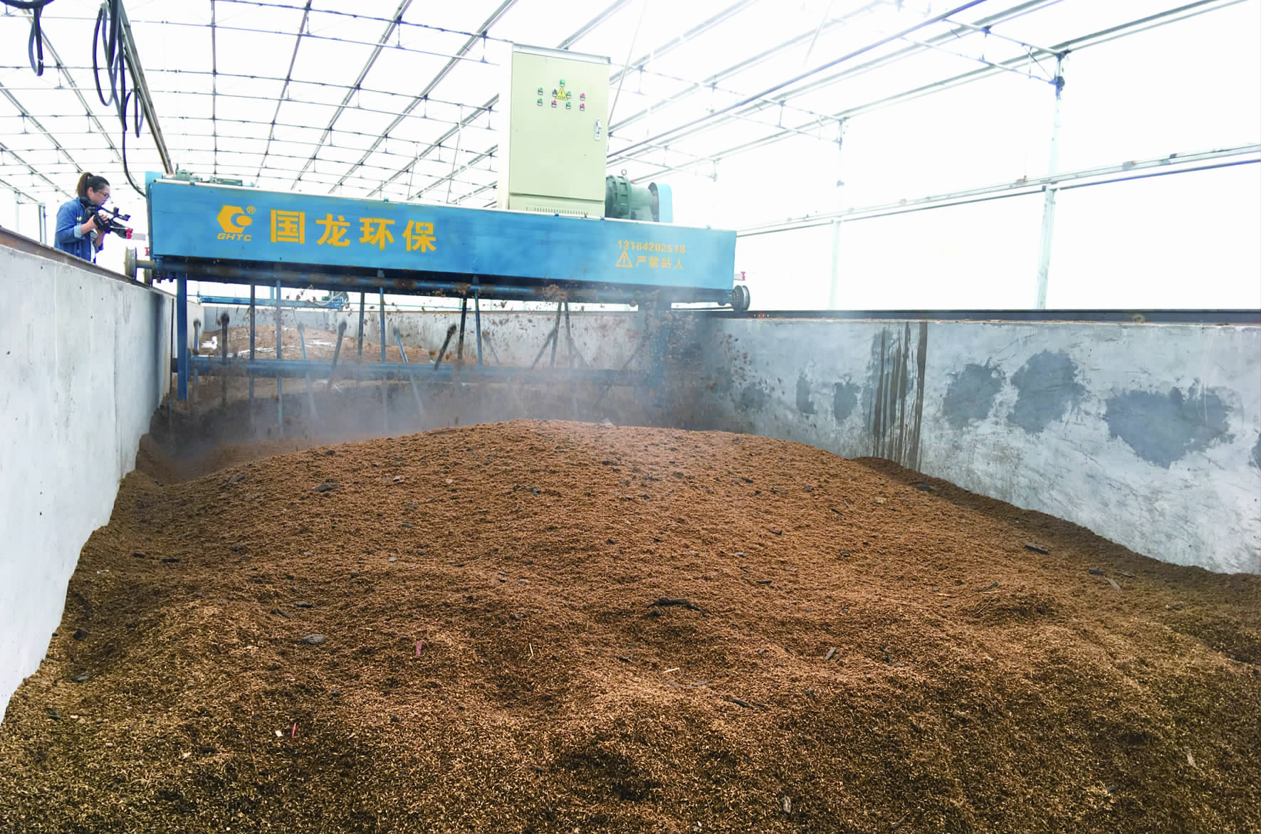 利用全自动畜禽养殖粪污异位生物发酵床,实现粪