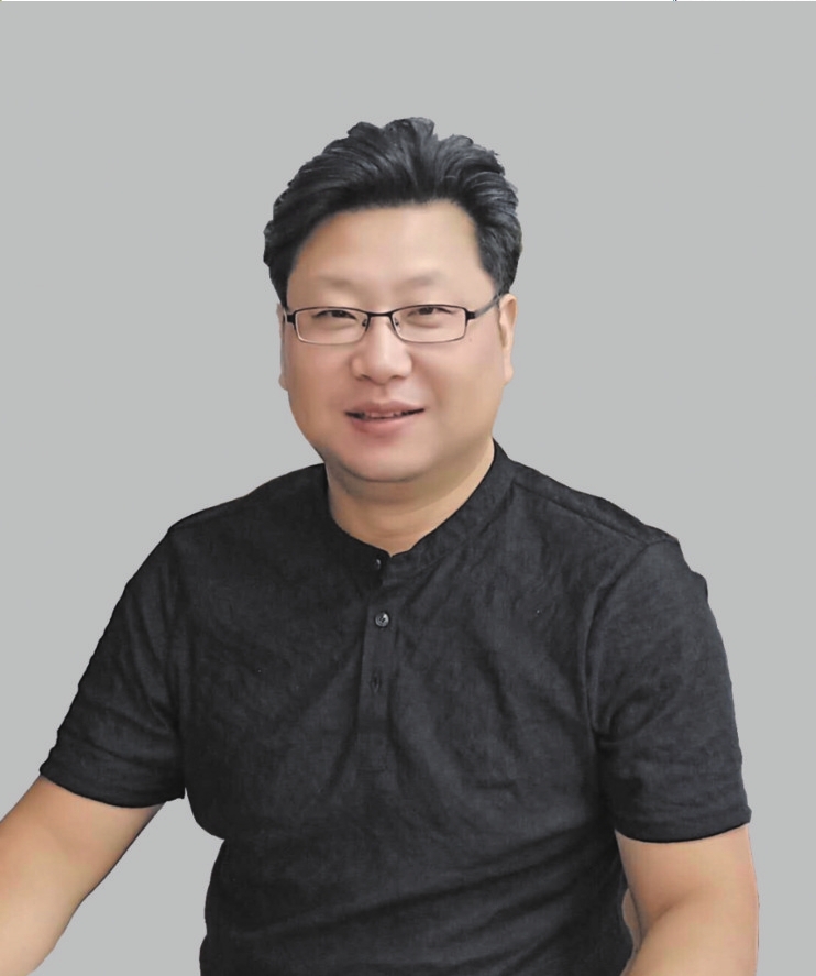 陈书国第五届中国书法兰亭奖得主,本科和研究生皆毕业于南京艺术