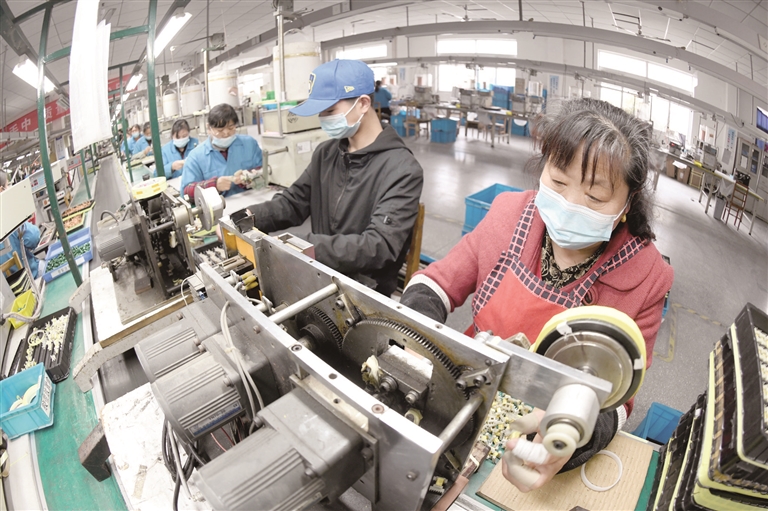 乡镇企业带动家门口就业