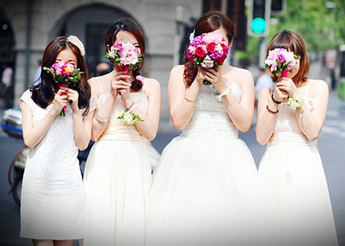 结婚晚了伴娘难找 租个你能接受吗