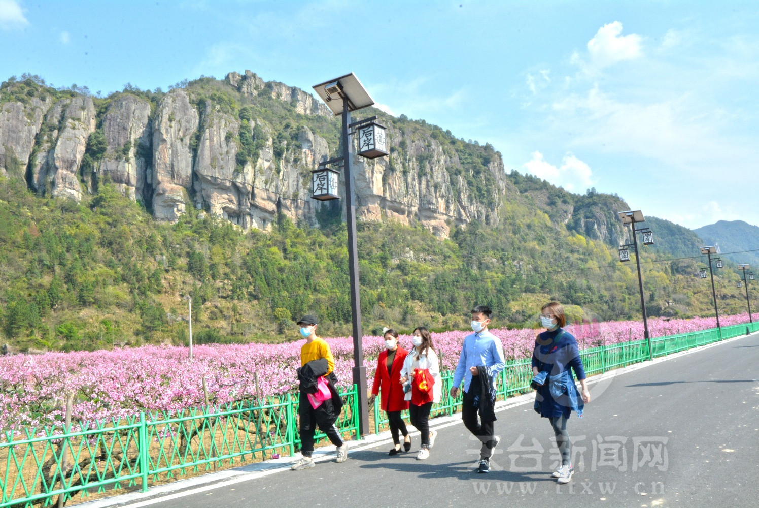 天台山头下村图片