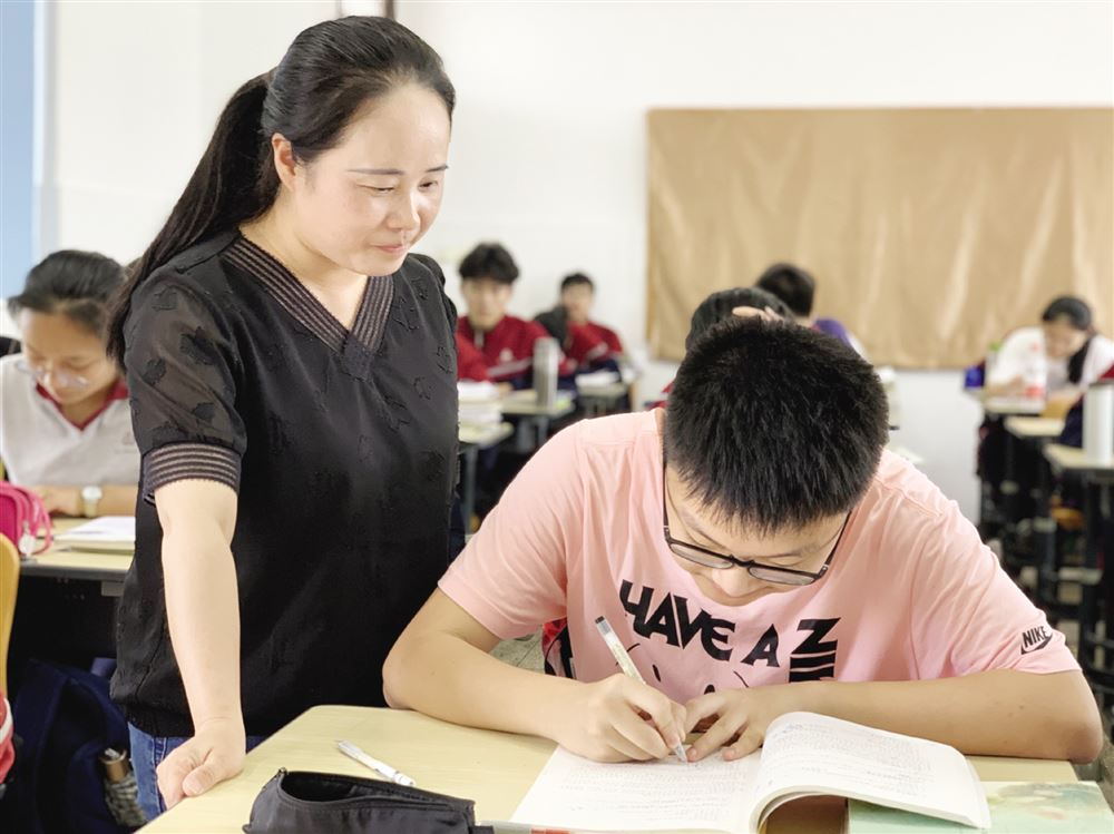 对于松陵一中初三(1)班的王同学来说,虽然成绩并不理想,但他依然能从