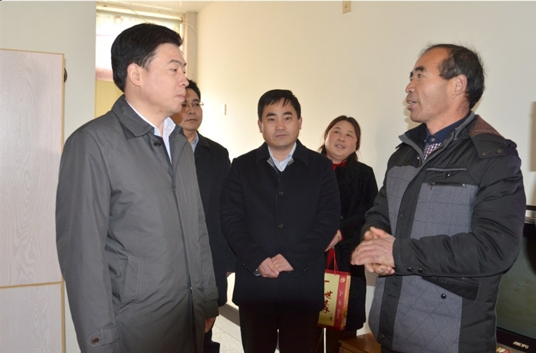 2月10日,市委常委,秘书长,区委书记羊维达为郭猛镇敬老院老人送上慰问